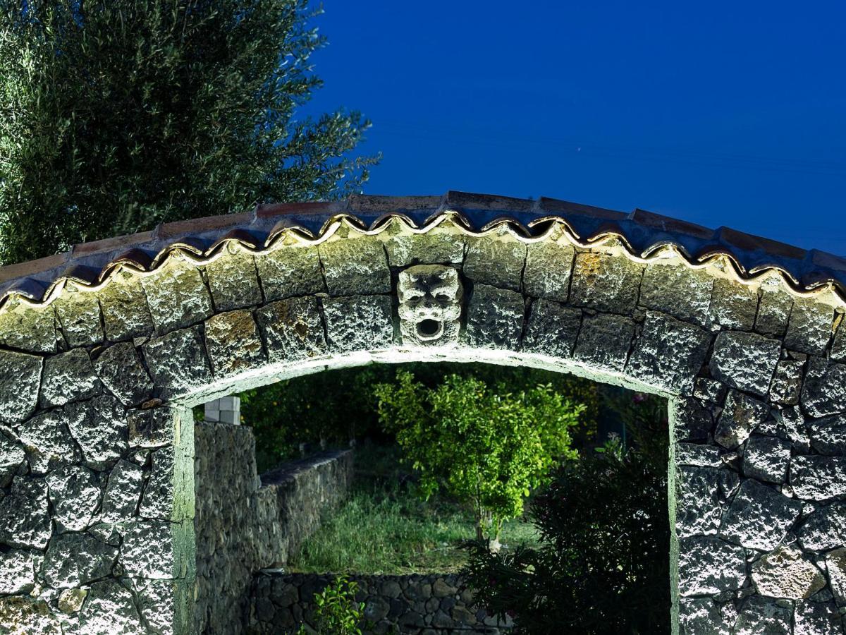 Fontana del Cherubino Santa Maria di Licodia Exterior foto